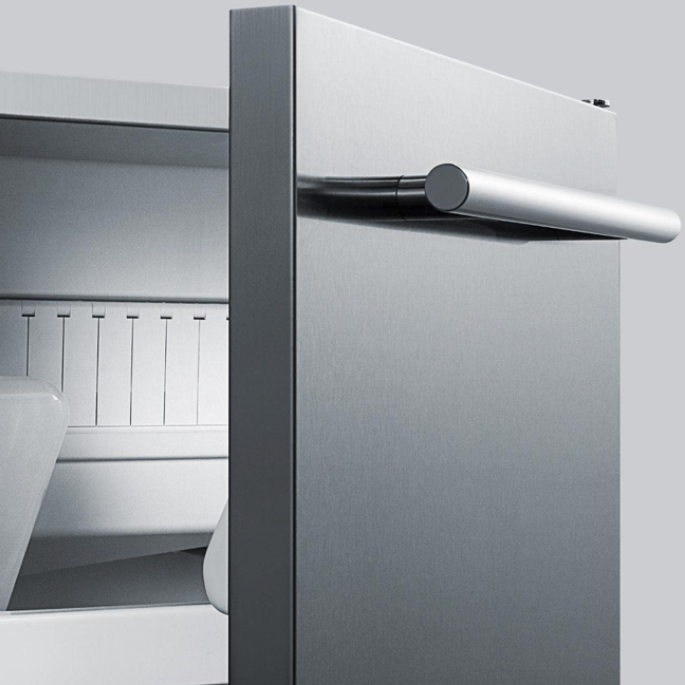 Summit Commercial 62 Lb. 15-Inch Outdoor/Indoor Clear Ice Maker